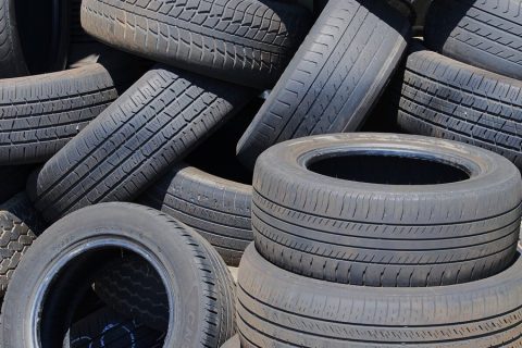 Шины и диски — иллюстрация