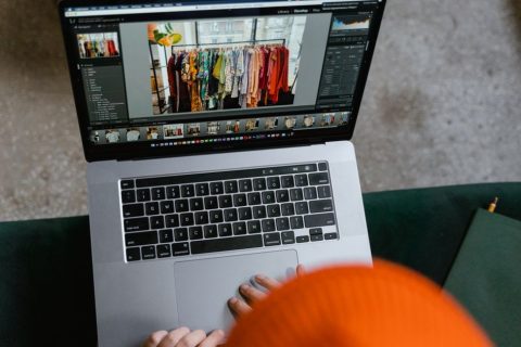 Компьютеры и ноутбуки — иллюстрация