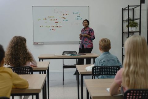 Языковые курсы — иллюстрация