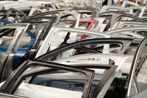 Автозапчасти и автотовары — иллюстрация
